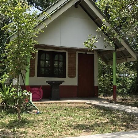 Cashew Nut Bungalows Hotel Ao Nang Buitenkant foto