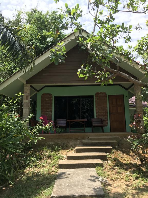 Cashew Nut Bungalows Hotel Ao Nang Buitenkant foto
